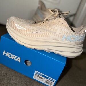 NEW Hoka Beige Clifton 9 Running Shoes Size 10B